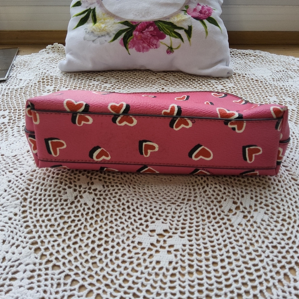 Coach Harley Valentine Heart makeup bag - Picture 4 of 12